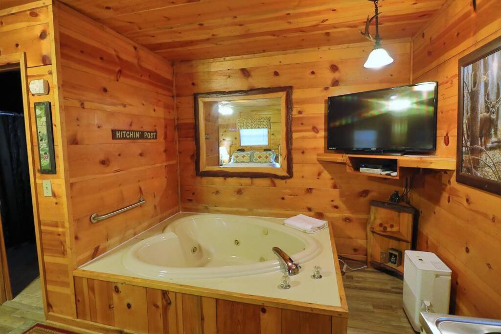 Alpine Mountain Sweetheart Cabin Jacuzzi #8 Хелен Экстерьер фото